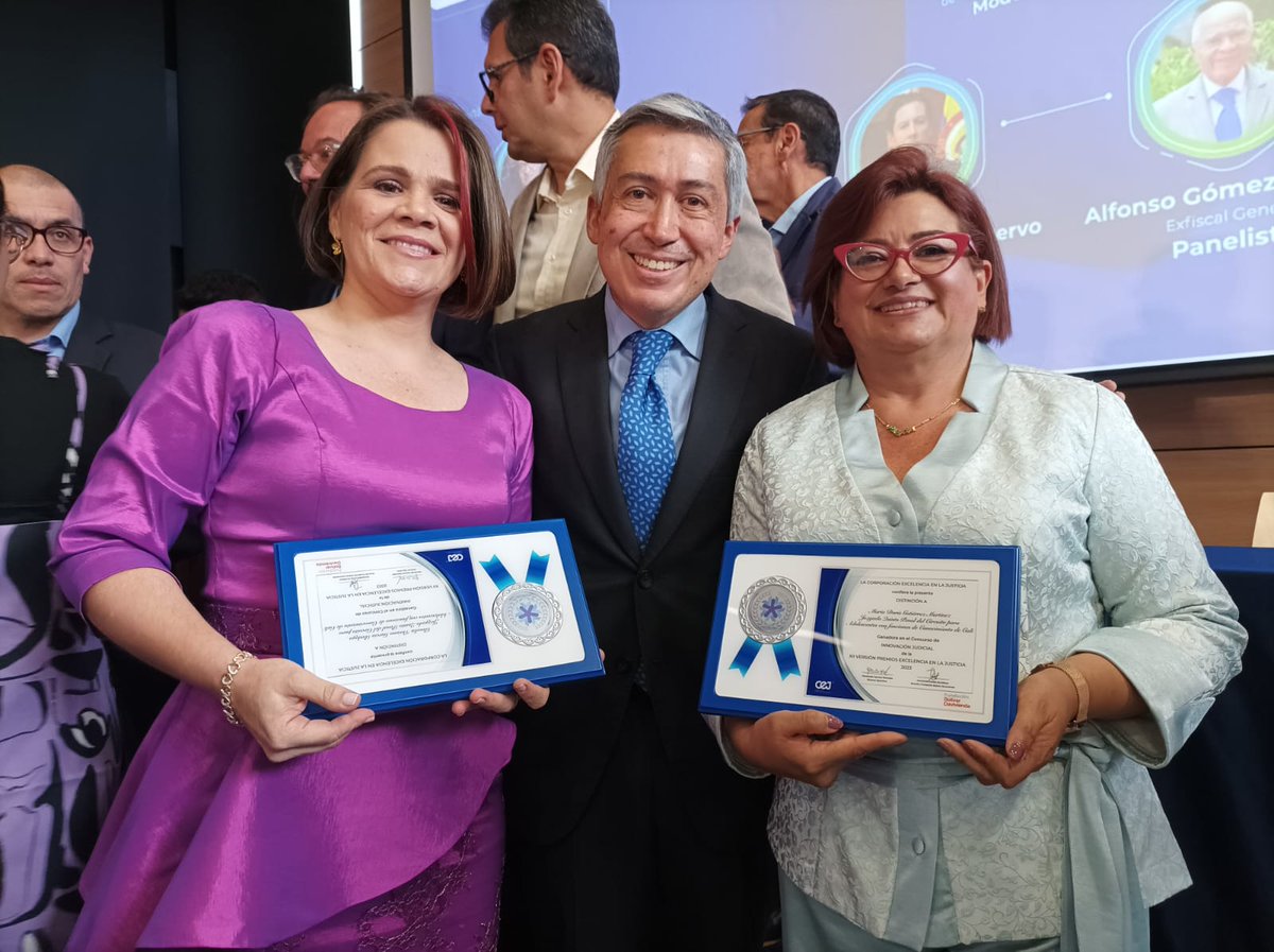 Restaurartecol's tweet photo. Un honor de felicitarla es el máximo galardón del servicio a la justicia, para la jueza María Doris Gutiérrez Martínez,  del Juzgado Quinto Penal del circuito para adolescentes con funciones de conocimiento en Cali ,  de la XII versión premios excelencia en la justicia 2023 https://t.co/psPrDM1BuR