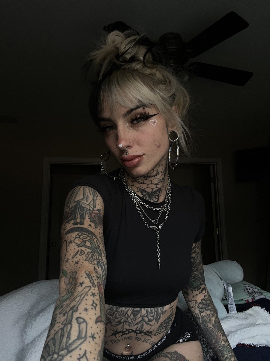 cruellamorgan's tweet photo. no edit, it’s just dark. https://t.co/BTPY7LWAra