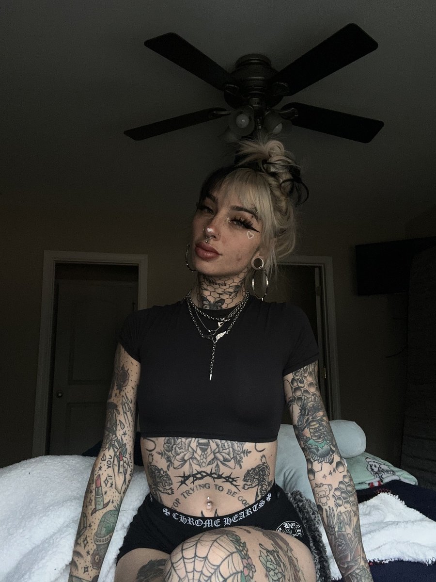 cruellamorgan's tweet photo. no edit, it’s just dark. https://t.co/BTPY7LWAra
