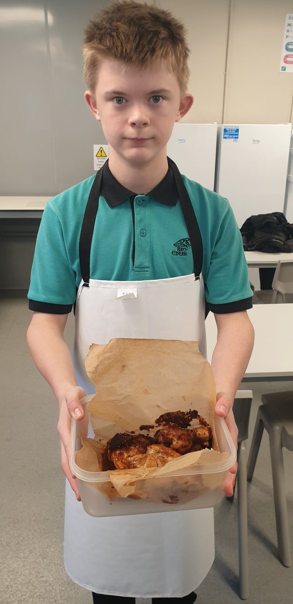 9B3 wedi mwynhau coginio heddiw. Ymdrech arbennig // 9B3 enjoyed cooking today. Fantastic effort <a href="/BroEdern/">Ysgol Bro Edern</a>