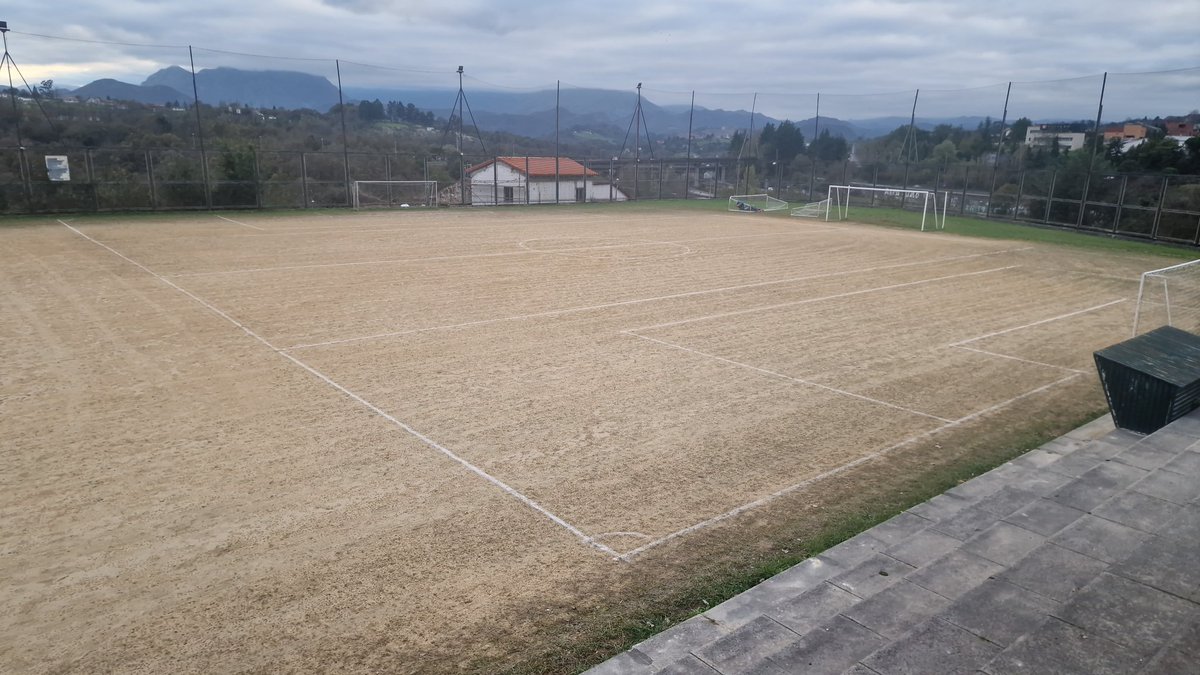 Todo preparado. 
¿Qué es un club humilde? 

Aquel club que depende de todas las personas que suman su granito de arena para que todo esté en su sitio.

Hoy vamos a dar gracias a Jero por toda su labor. Y mañana a disfrutar de nuestros alevines,.benjamines y femenino. 
Vamos Masa!