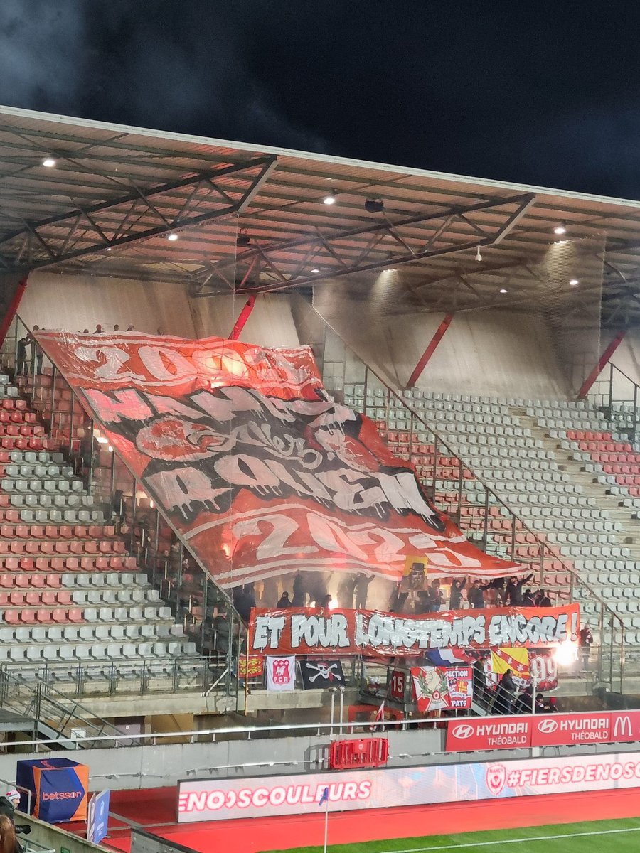 UltrasMadeinFR's tweet photo. ⚽️ Nancy - Rouen 
📢 Parcage rouennais célébrant les 20ans d’amitié avec le Saturday FC ! 
📆 Vendredi 24 novembre 2023 
📸 @NicolasNcy 

#ASNLFCR https://t.co/VQUJLA5COG