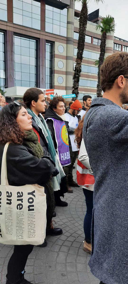 Sputnik Türkiye’de gazeteciler sendikalı oldukları için işten atıldılar ve 100 gündür grevdeler. İşlerini istiyorlar…Anayasal haklarını, sendika, toplu sözleşme, insanca ücret istiyorlar… Haber-Sen olarak yan yanayız, birleşerek kazanacağız. Direnişi selamlıyoruz