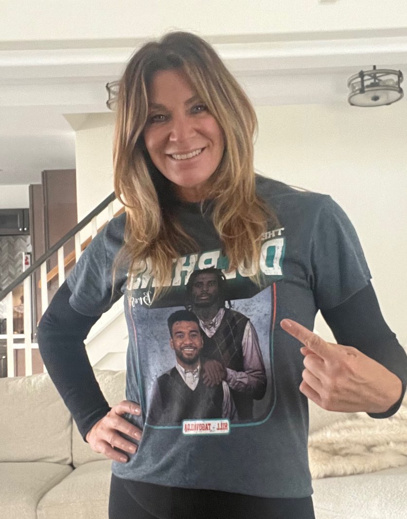 Happy Thanksgiving  Phins Family now let’s bring home a win 🐬🧡🐬we all know who the Bills are cheering for and we don’t care let’s sit tight at #1