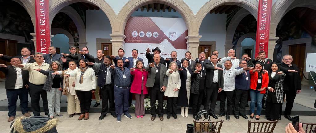 SPIUJAT2's tweet photo. El Comité Ejecutivo del SPIUJAT felicita a la CONTU por el ejemplar proceso democrático de elección del Comité Ejecutivo Nacional período 2023-2026, encabezado por el Ing. José Enrique Levet Gorozpe, defensor permanente del sindicalismo y sindicatos de las IES públicas. #CONTU https://t.co/u2SQvEadnD