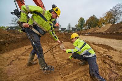 Archeologen vinden urnen en bijl bij onderzoek in Overlangel: ‘Alles wijst op begraafplaats uit ijzertijd’ dlvr.it/SzGqLT