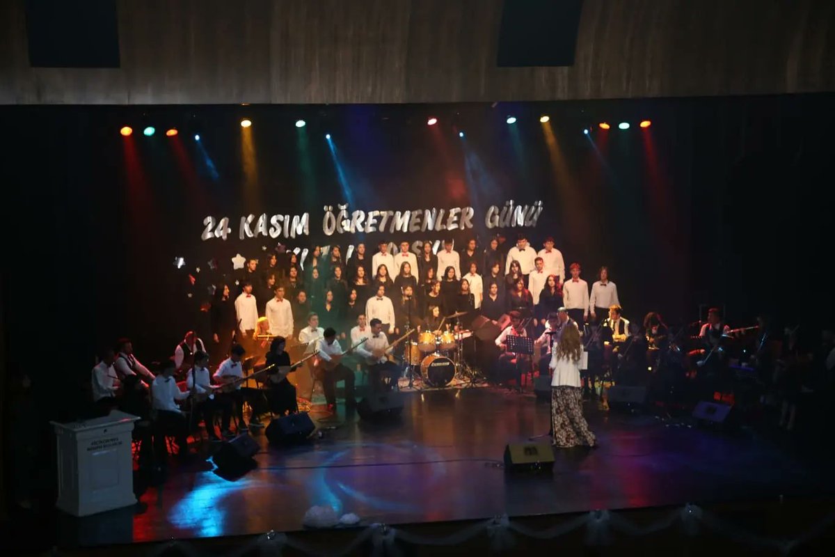 KucukcekmeceMeb's tweet photo. 24 Kasım Öğretmenler Günü, Sefaköy Kültür ve Sanat Merkezinde yapılan programla kutlandı.
@muratgozudok1 
#yüzyılınöğretmeni https://t.co/E59dwBuizO