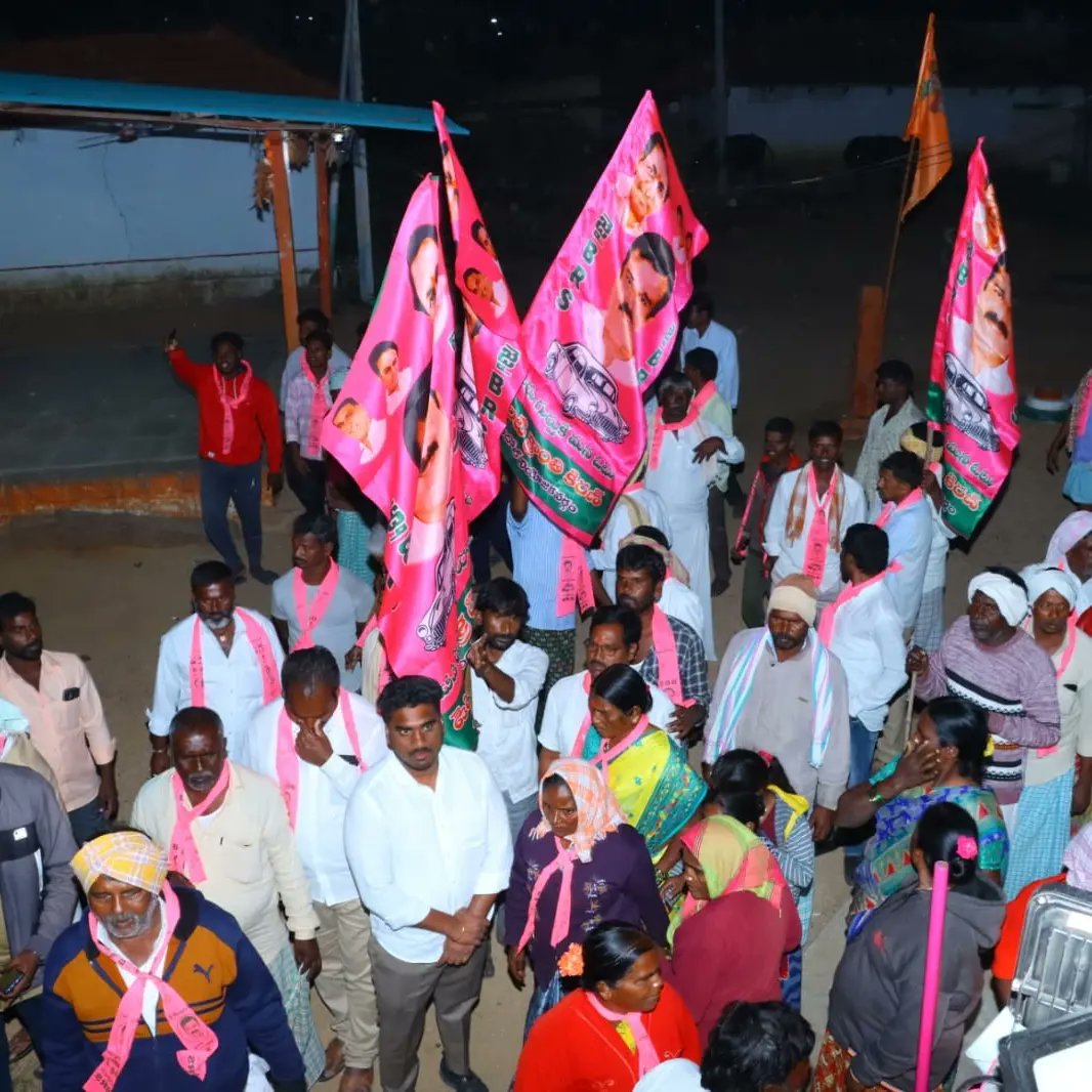 MPochannagari's tweet photo. ఆందోల్ నియోజకవర్గం పుల్కల్ మండలం బస్సాపూర్ గ్రామంలో ప్రచారముల పాల్గొన్న ఎమ్మెల్యే @KranthiKiranBRS గారు..✊
@KTRBRS @RaoKavitha @TSwithKCR @BRSHarish @TelanganaCMO @RahulkiranChani @hrudayakiranBRS https://t.co/hJ7cgp6Met