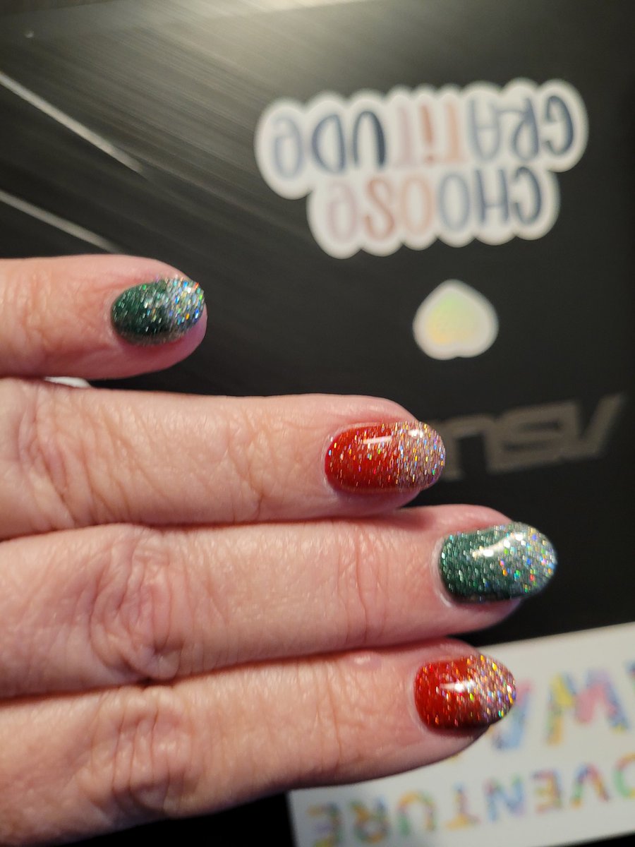 Christmas nails ombre sparkle #Christmas #holidaynails #luminarynails