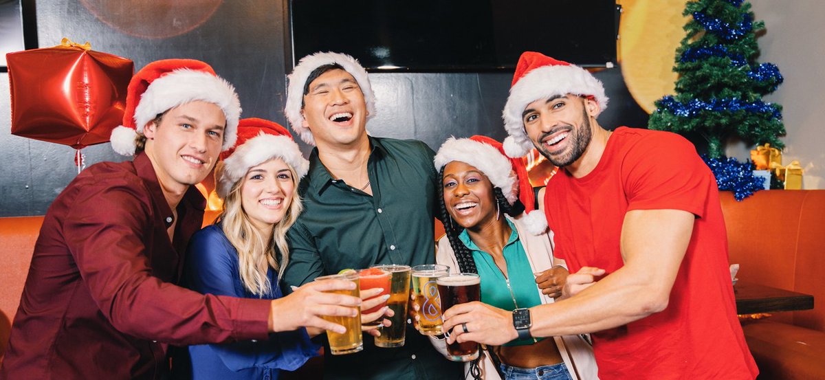 Dinovanetwork's tweet photo. Looking for the ideal combo of food and fun for your company holiday party? @DaveandBusters has it all! Plus, book your event by Dec 31 and earn 10x myDinova points! 🎉 Use our app to find a location: https://t.co/bDHGwYMEH7

#HolidayParty #DaveAndBusters https://t.co/sejq0ZhcvH