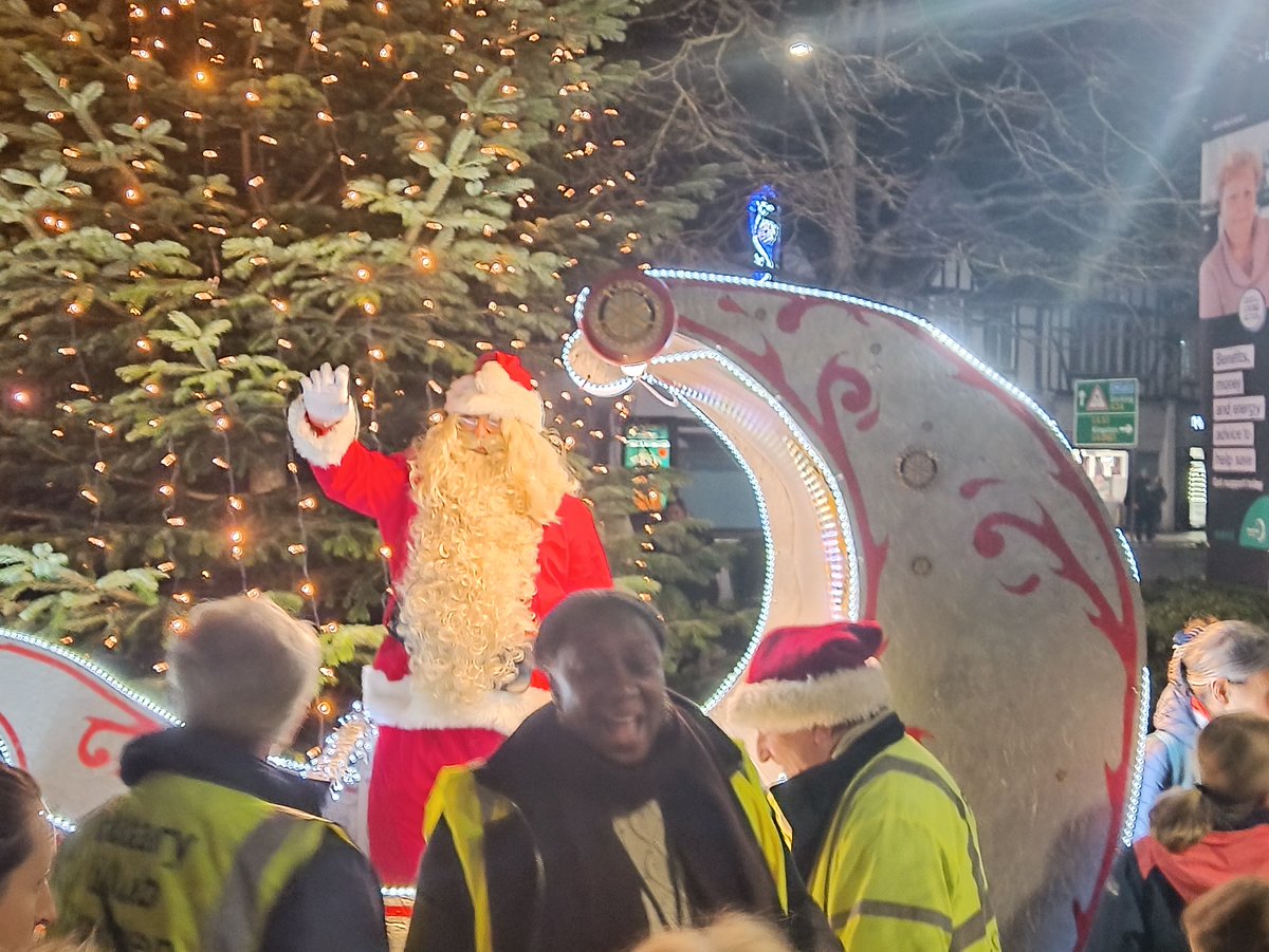 Merton_Council's tweet photo. 🎄✨ Thank you to everyone who joined us at Merton Civic Centre for the magical Christmas lights switch-on!
Your festive spirit lit up the night and made it an unforgettable celebration. 🌟
#LightUpMerton https://t.co/PVKj1RMxAr