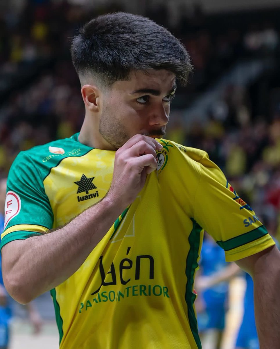 ⚽ Dani Zurdo se merece ir a la SELECCIÓN 🇪🇦

🗞️ Otro jugador que está haciendo méritos de sobra para ir a la <a href="/SEFutbol/">Selección Española Masculina de Fútbol</a> Sala ❤️💛 es <a href="/danizurdo17/">dani zurdo</a> 🇪🇦, el jugador del <a href="/JaenFS/">Jaén Paraíso Interior FS</a> 💛💚...