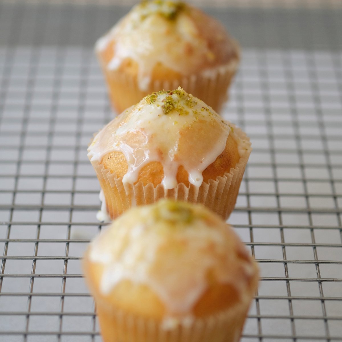 HailedCoffee's tweet photo. Savor the zest!

Our Orange Cardamom Muffin Top, topped with ground pistachio, is a burst of flavor in every bite. Elevate your coffee moments! ☕🍊😋

#hailed #hailedcoffee #torontocafe #muffin #cardamon #gethailed #arabiccoffee #baristadaily #housemade #pistachio #orange https://t.co/HsjGCSZpkT