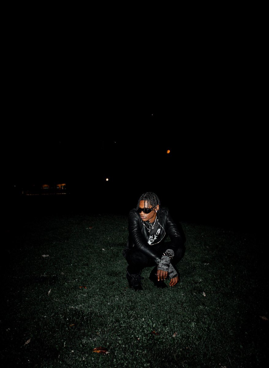 Deviousluv_'s tweet photo. dark knight </3 #black https://t.co/VdeaPVCH8i