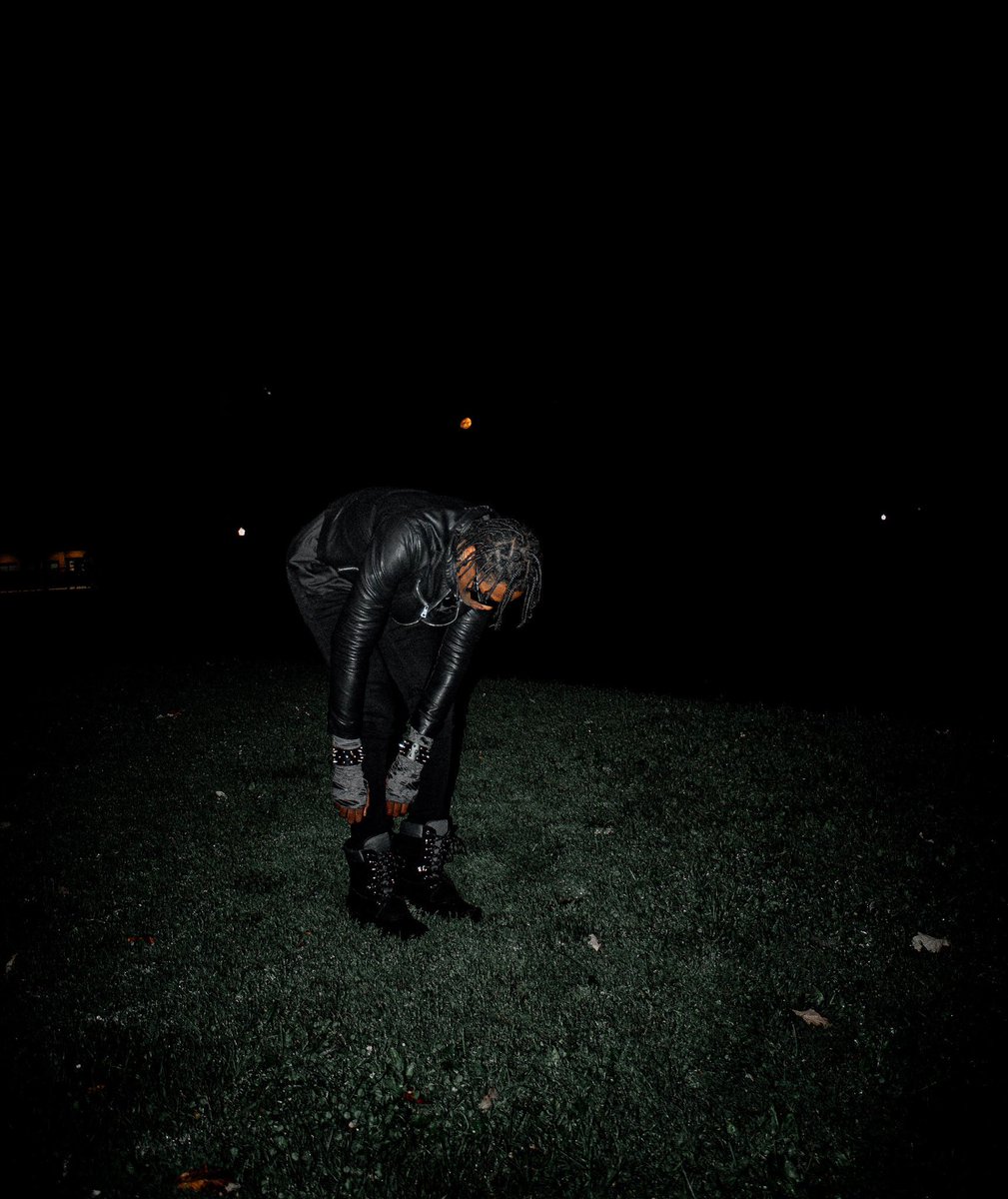Deviousluv_'s tweet photo. dark knight </3 #black https://t.co/VdeaPVCH8i