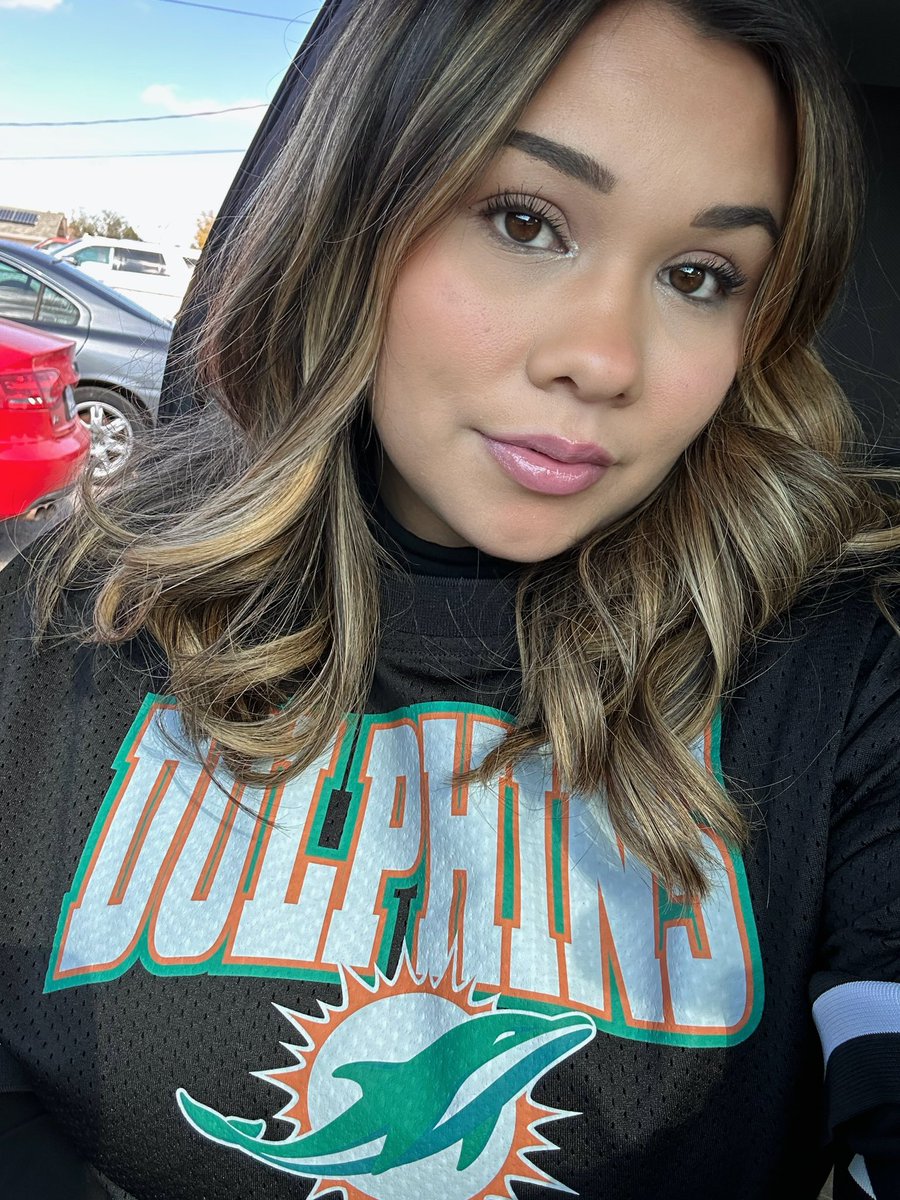 allygtr13's tweet photo. happy black friday dolphin game day 🖤 #FinsUp https://t.co/yi59zmW1qj