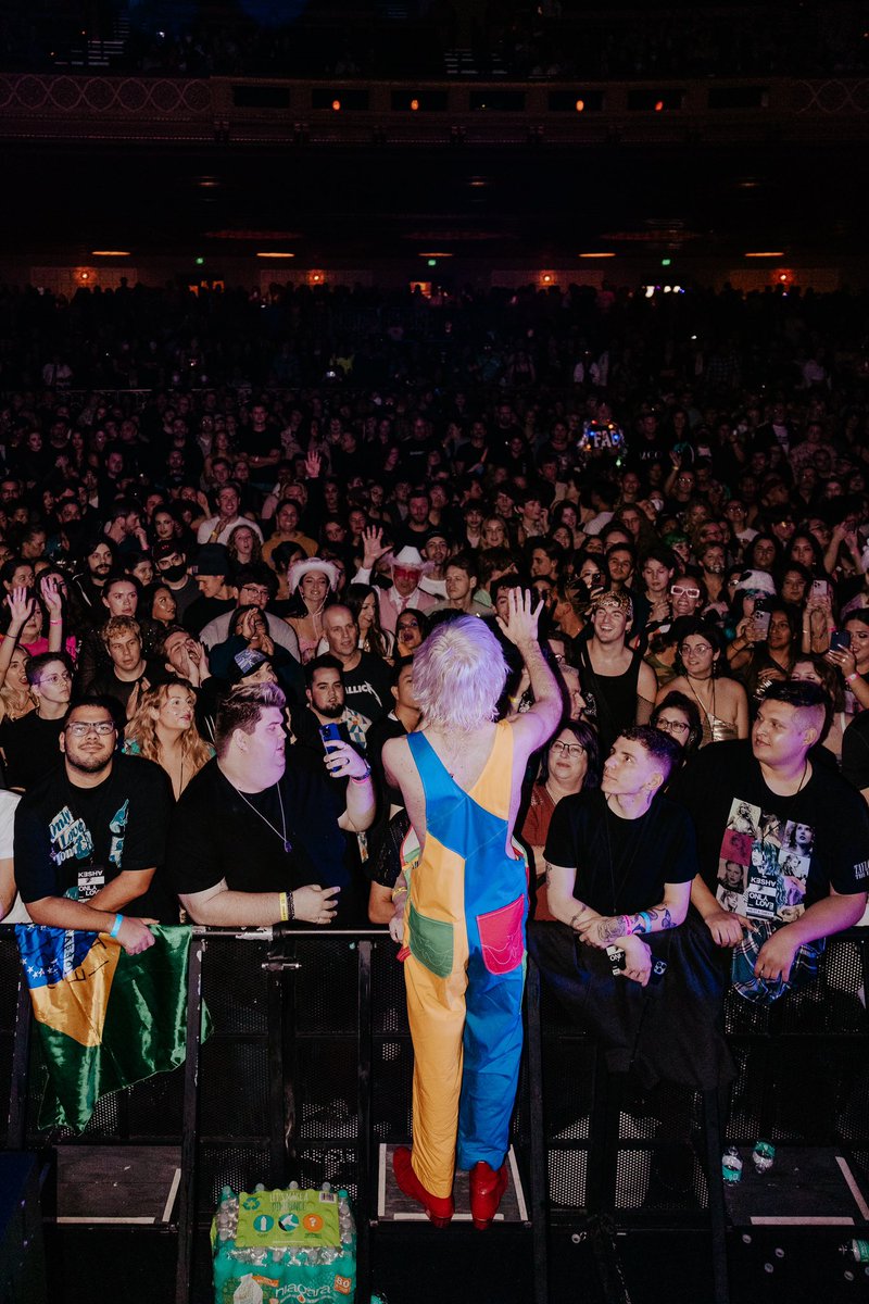 jakewrogers's tweet photo. And lastly, to the sweetest of souls in the crowd every night who gave me hope. The familiar faces, the ones ive seen out there multiple times this past year, the new ones with open hearts . Thank you. You give me wings and earth to land on. https://t.co/YnsdCqFxAA