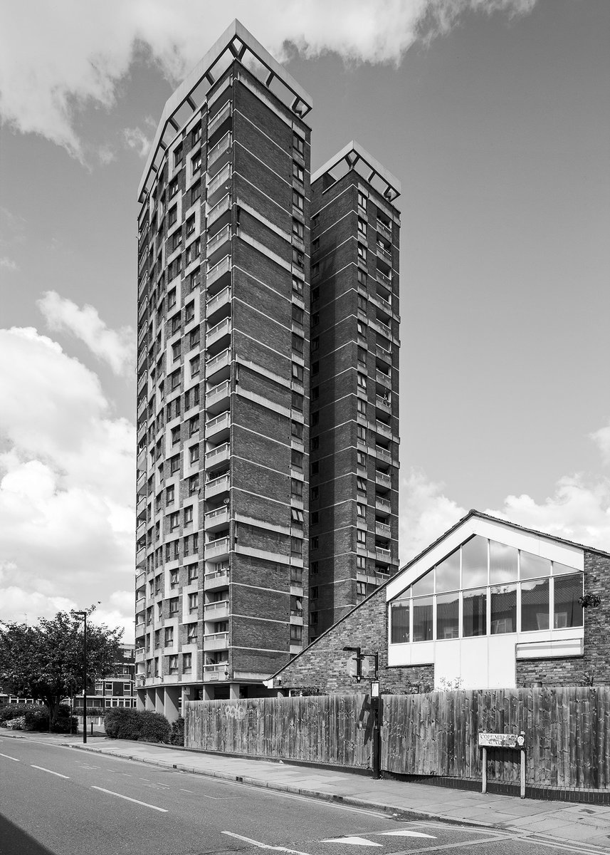 Sivill House, Dorset Estate, Bethnal Green, London; designed by Skinner, Bailey and Lubetkin, built 1964-66
-
Photo: Simon Phipps