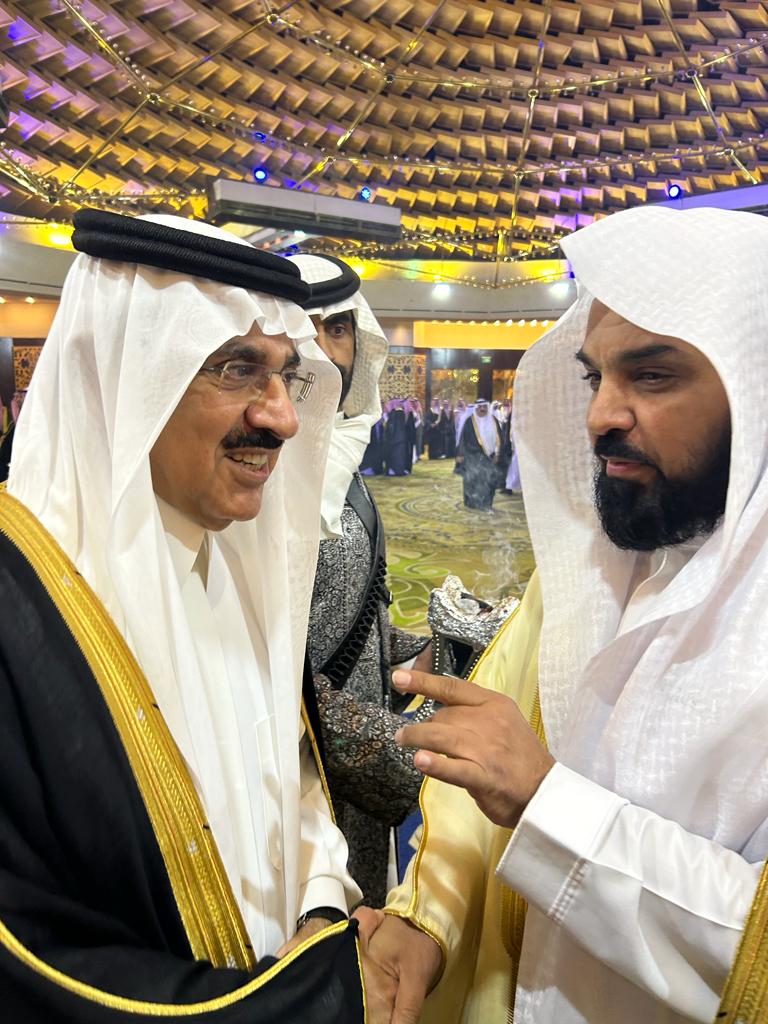 hazm_sami's tweet photo. تشرفنا اليوم بدعوه من معالي وزير الدوله / الدكتور مساعد بن محمد العيبان .. والدكتور المستشار /بندر محمد العيبان 
نحن آبناء ذعار ملفي السحيل بفندق الانتركونتيننتال  بالرياض 
#النصر_الاخدود https://t.co/4pILxXGu6X