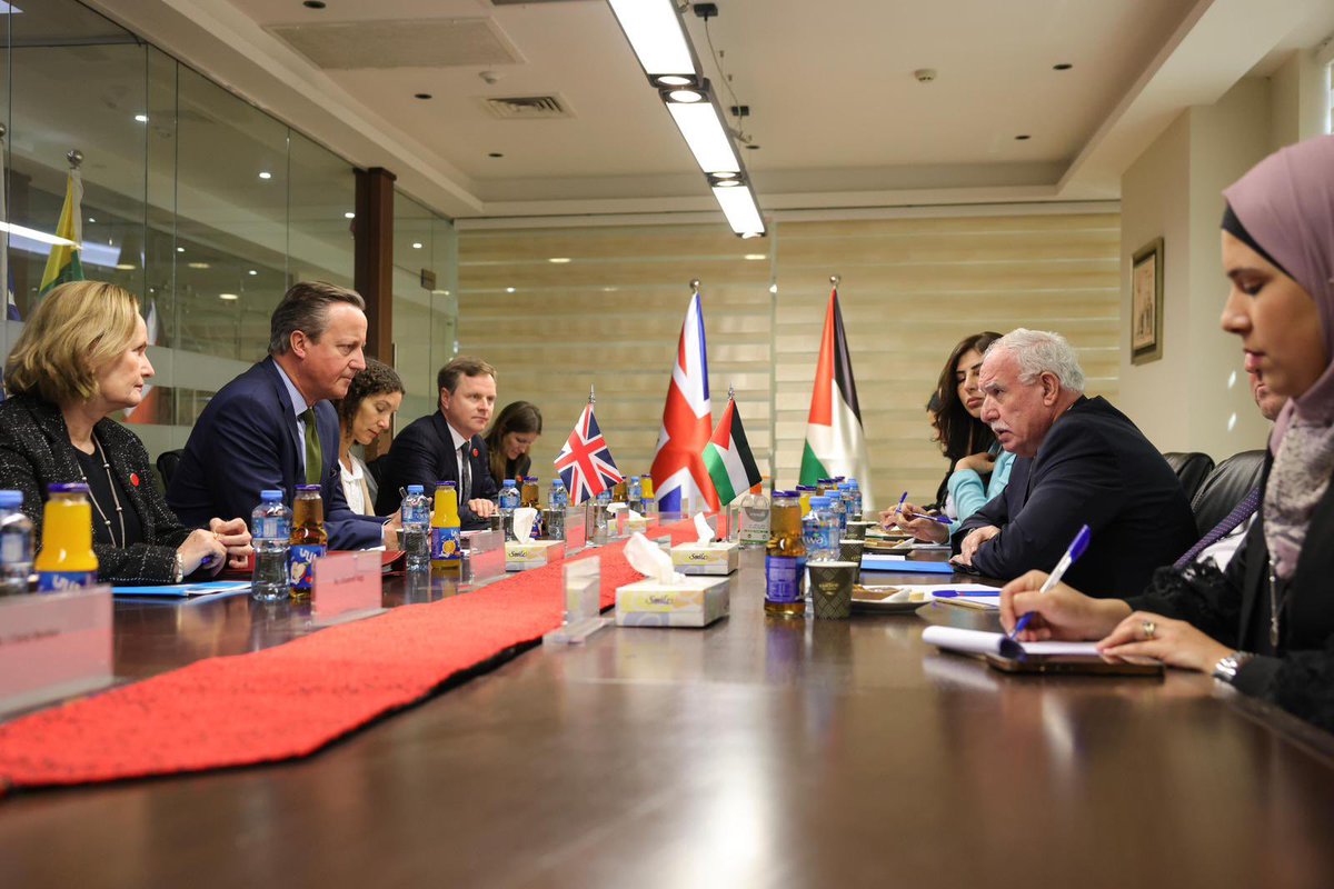 Foreign Secretary @David_Cameron met leaders of the Palestinian Authority today for discussions on alleviating the humanitarian crisis in Gaza. He also discussed supporting the Palestinian Authority, including through training and capacity building, and the need to look towards…