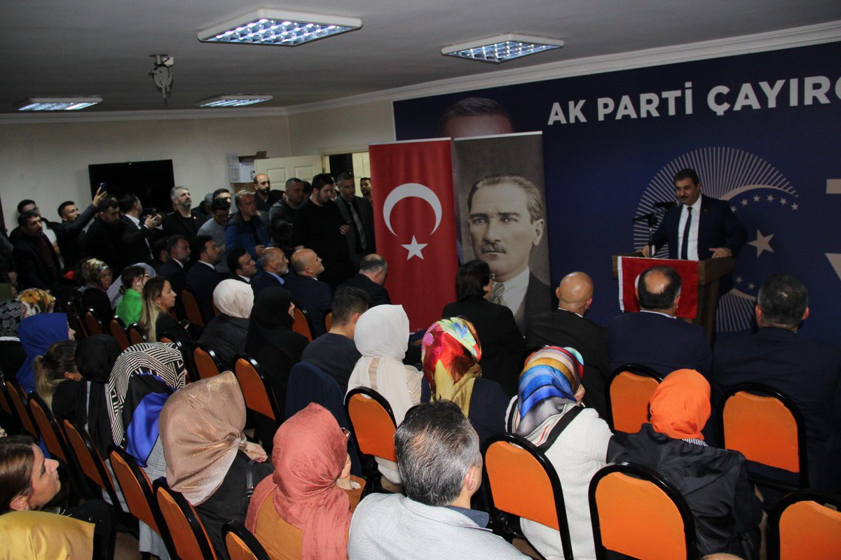 ServetGunay41's tweet photo. İlk Günki Aşk İle Hazırız. 🇹🇷💡

  AK Parti Çayırova İlçe Teşkilatımızın düzenlediği tanıtım programında teşkilatımız ve aday adaylarımızla bir aradayız. 

  Hep beraber yürümeye devam..
#TürkiyeYüzYılı https://t.co/rRRLjysKA5