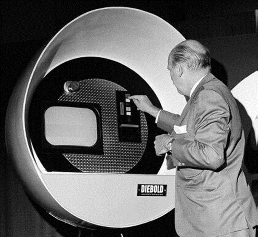 🏧🌉 World's First ATM - San Francisco, California, USA. October 25, 1966.

#BankingHistory #Throwback1966 🇺🇸📅