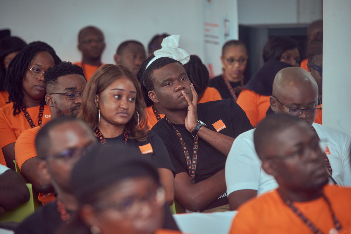 Cheydema's tweet photo. ➡️ Échanges avec nos équipes sur le terrain, discussions ouvertes sur les défis à venir avec le comité de direction, visite du site Makepe… retour en images sur une journée intense à Douala ! 
L'énergie ici ? Authentique et motivante.
Un grand merci à tous pour ces moments. 🙏 https://t.co/7uY6kxgr4a