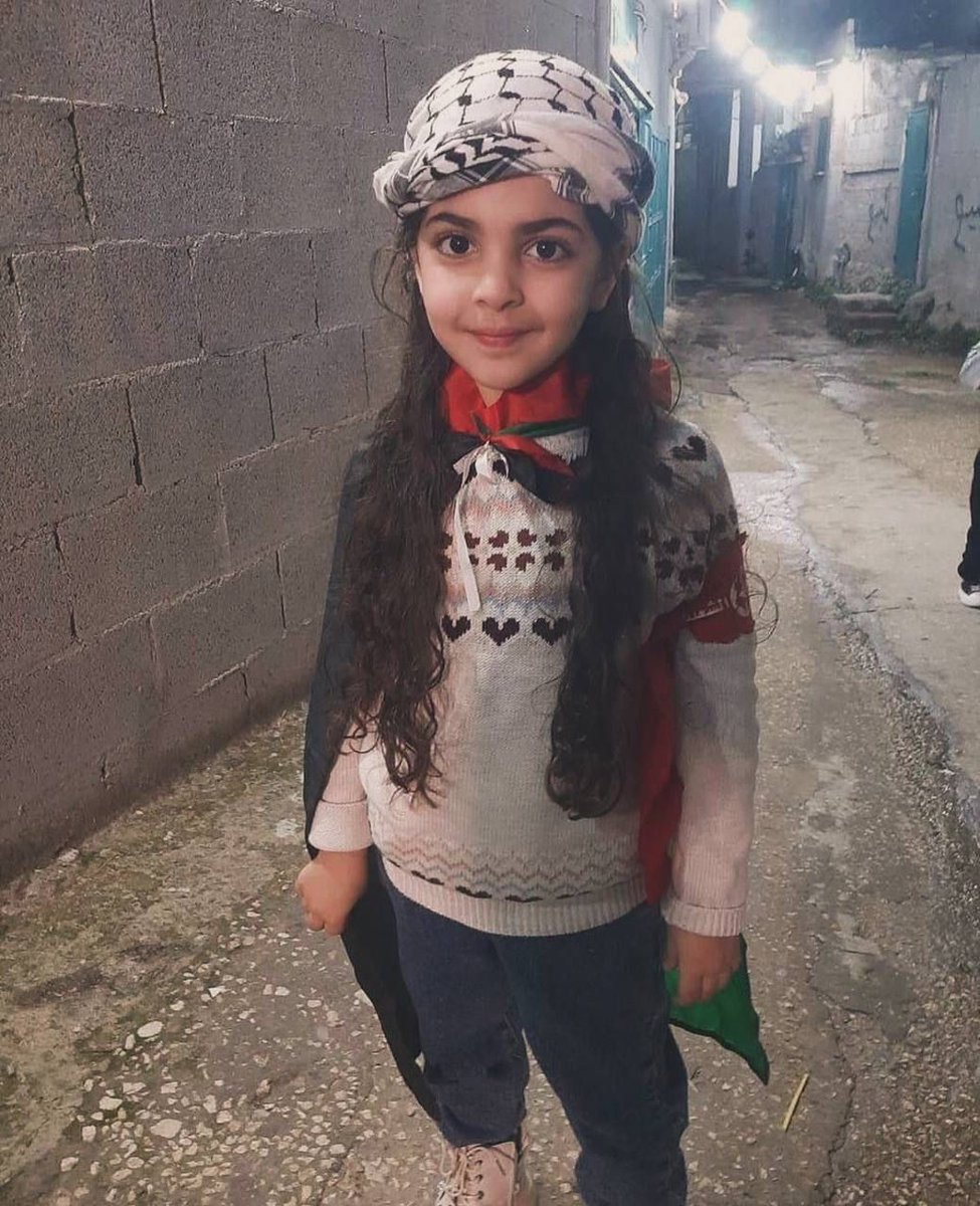 طفلة الأسيرة فاطمة شاهين تنتظر وصول والدتها حرة لمخيم الدهيشة في بيت لحم

#ملحق #اتفاق_الهدنة