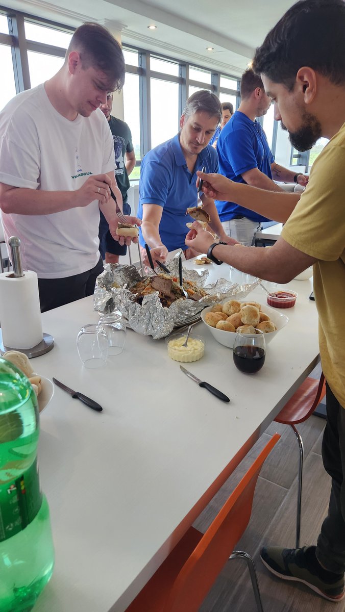 serfe's tweet photo. Today in Serfe, we shared a new team lunch. We delighted our taste buds with sandwiches of flambeed veal leg, accompanied by homemade sauces and breads. A new delicious experience that strengthens our bonds and fuels our innovation! π§βπ»π₯ͺ
#serfeteam #weareserfe https://t.co/pfjDQ5P9L2