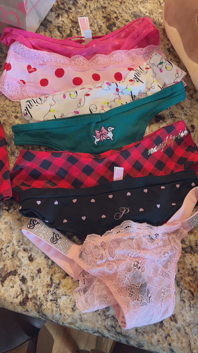 stariscool8282's tweet photo. black friday haul🍭🤗🧁💋 https://t.co/G37TP9oxmC