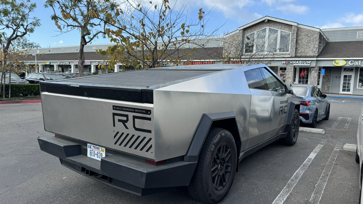 rwang0's tweet photo. MyPOV: #Cybertruck in the wild again @Tesla #OCLife https://t.co/1gvLS3OYdz