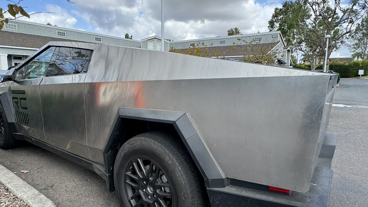 rwang0's tweet photo. MyPOV: #Cybertruck in the wild again @Tesla #OCLife https://t.co/1gvLS3OYdz