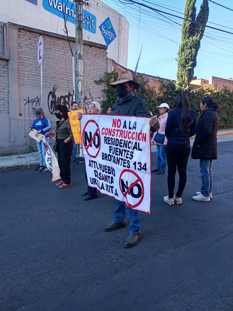 PeonMario's tweet photo. @alfagonzalezm Alcaldesa, tuvieron q pasar 3 hrs de bloqueo en Insurgentes para q nos hicieran caso. Vergonzosa la lentitud de la Alcaldía a la atención ciudadana. NO a la construcción de FB134 https://t.co/BjDi2ZgFQr