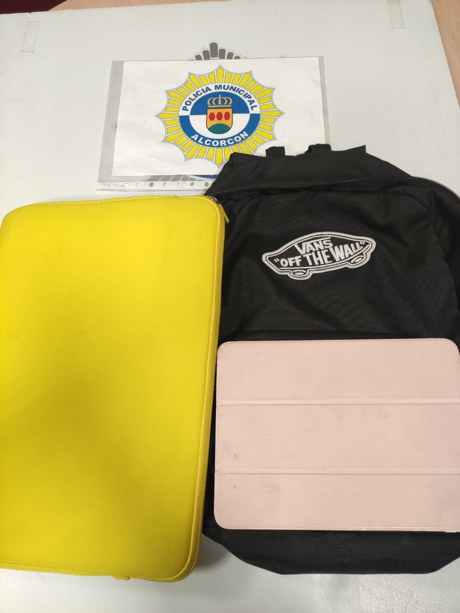 PoliciaAlcorcon's tweet photo. ⚠️ Mochila con iPad en su interior.
👉 Encontrada en el Parque de las Comunidades https://t.co/X9M2fK3ZUK