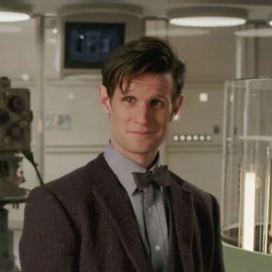 PoorlyAgedWho's tweet image. Both versions of this scene feel so meaningful.

For Matt, it’s a quiet acknowledgment of being in the same boat Hartnell once was, getting ready to let go

And for Ncuti it’s a thank you to Hartnell for starting all this, as he gets ready to embark on the adventure of a lifetime