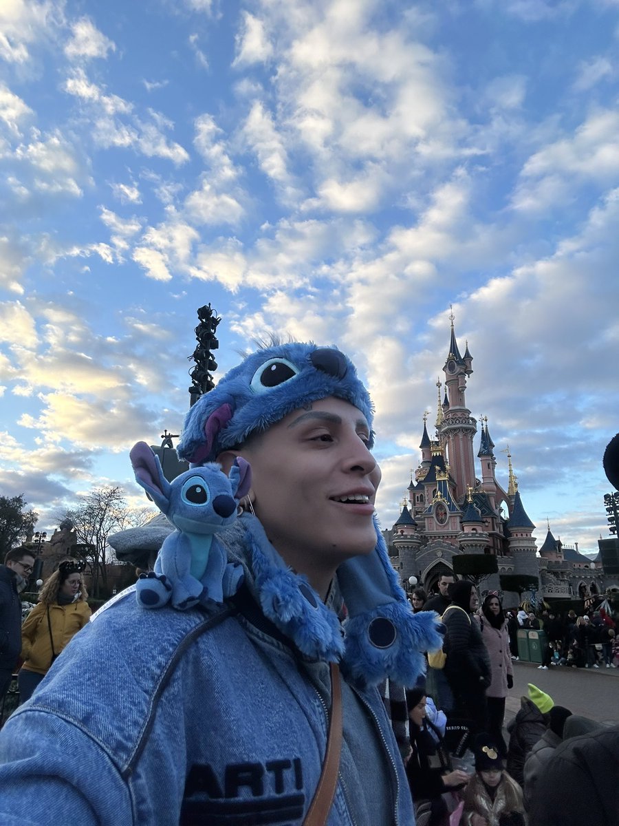 papikunno's tweet photo. Que la costumbre de venir a Disneyland Paris nunca se pierda 🤞🏼✨ https://t.co/B2h2ys6MaF