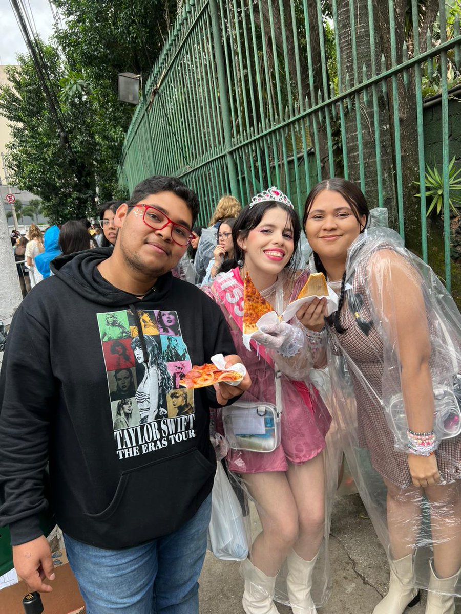 updateswiftbr's tweet photo. @dominosbrasil https://t.co/yVA6Jxz5cv