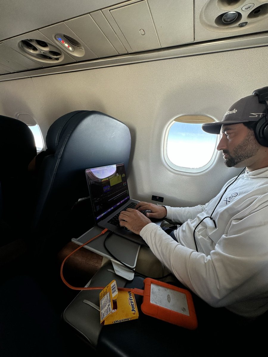 FrankieBorrelli's tweet photo. B Jones, best producer in the game. All the travel we do, he does it and 10x more. Never complains, just works as hard as he can. The producers are getting all the bonus money from BF/CM sales, let’s get that number as high as possible. Buy Merch 20% OFF

https://t.co/lIY2E5LFvX https://t.co/ZlWVnHIIKz