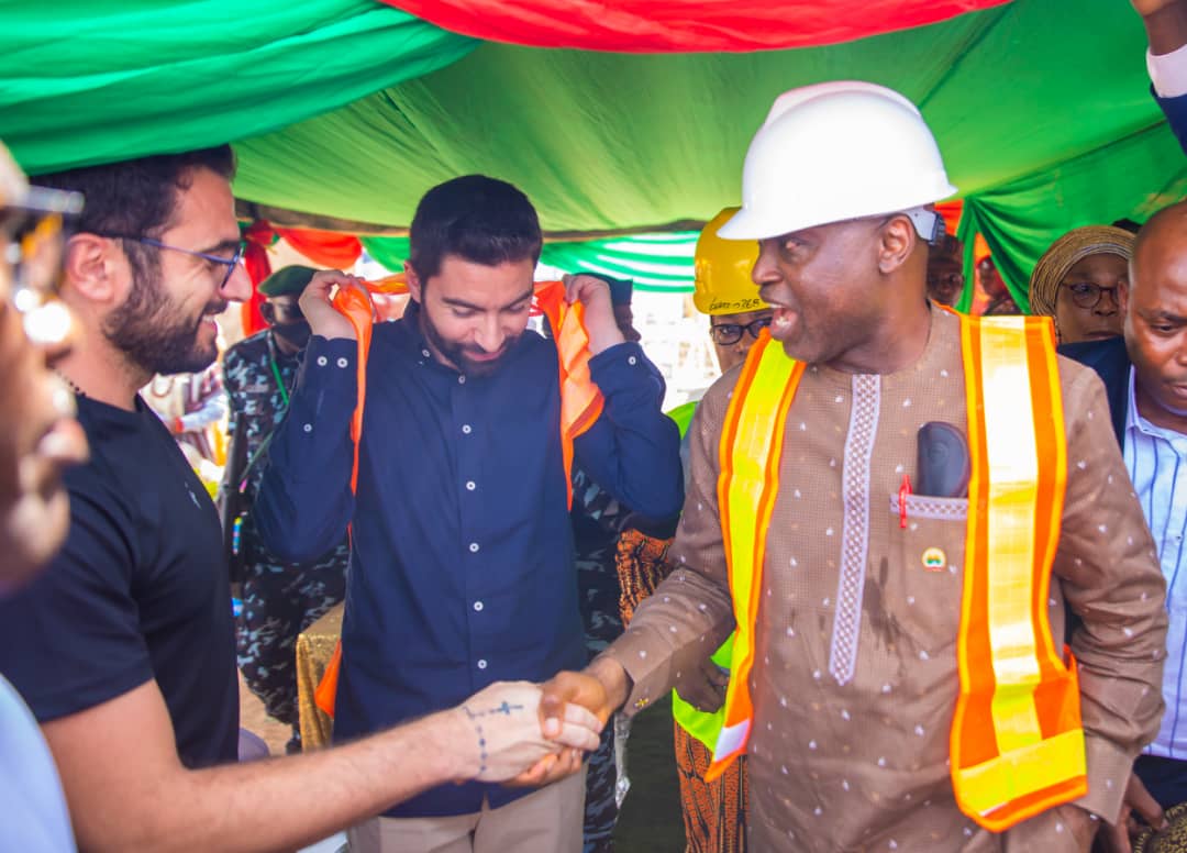 bright_dare's tweet photo. Gov @biodunaoyebanji , earlier today flagged off the construction of the Ado- Ekiti Ring Road at Iworoko Ekiti. The road is expected, among others factors, to ease transportation, open up the state and advance economic activities and development. https://t.co/tpRgyI9KoS