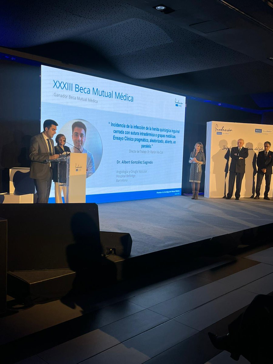 <a href="/hospitalclinic/">Hospital Clínic</a> <a href="/HospitalLaFe/">HospitalLaFe</a> Y El 1º Premio es para el Dr. <a href="/AG_Sagredo/">Albert González-Sagredo</a>, de Angiología y Cirugía Vascular del <a href="/hbellvitge/">Hospital Universitari Bellvitge | HUB</a> de Barcelona con el artículo: “Incidencia de la infección de la herida quirúrgica inguinal cerrada con sutura intradérmica o grapas metálicas. Ensayo Clínico pragmático, aleatorizado,