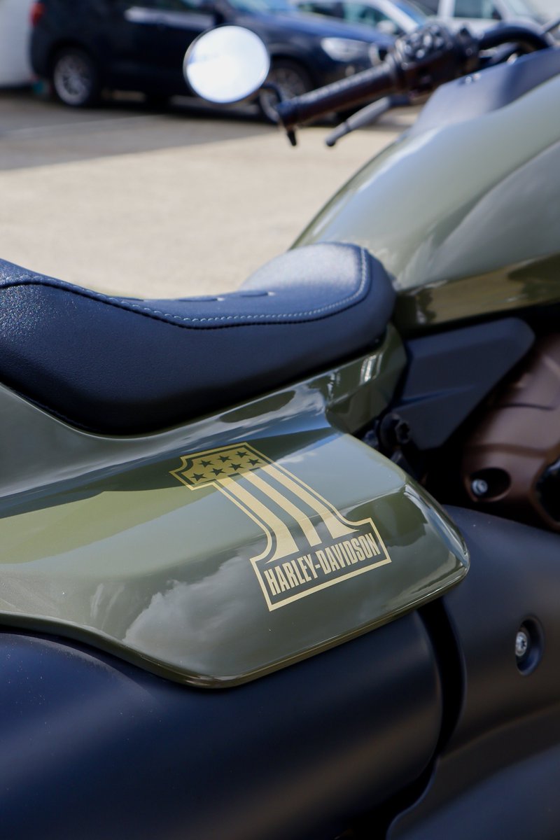 Image Design Custom tweet media