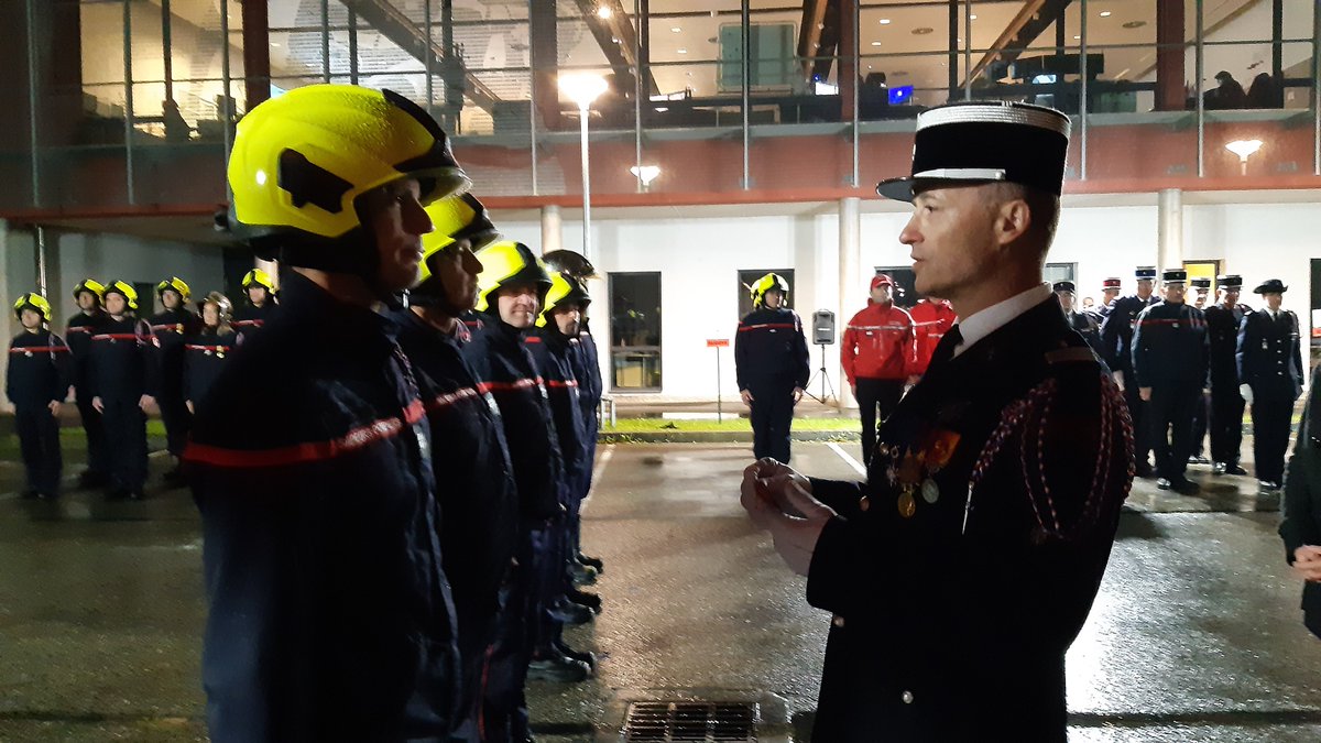 SDIS_74's tweet photo. Salutations aux personnels du CTRA-CODIS qui ont organisé ce soir leur première Sainte-Barbe, entourés de Mme Gonzo-Massol 2e VP du CASDIS, du colonel Briols DDA et de M. Massein maire délégué de Meythet, pour célébrer ensemble la Sainte patronne des sapeur-#pompiers. https://t.co/tx5aMC1FUo