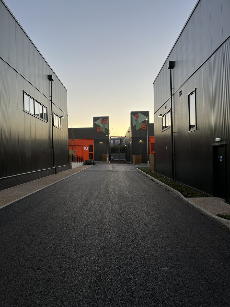 SardAdam's tweet photo. Watford Business Park, nears completion 

#stacellp #WBC #fairclothconstruction #inspire #WBP https://t.co/bnIRhEuKnN