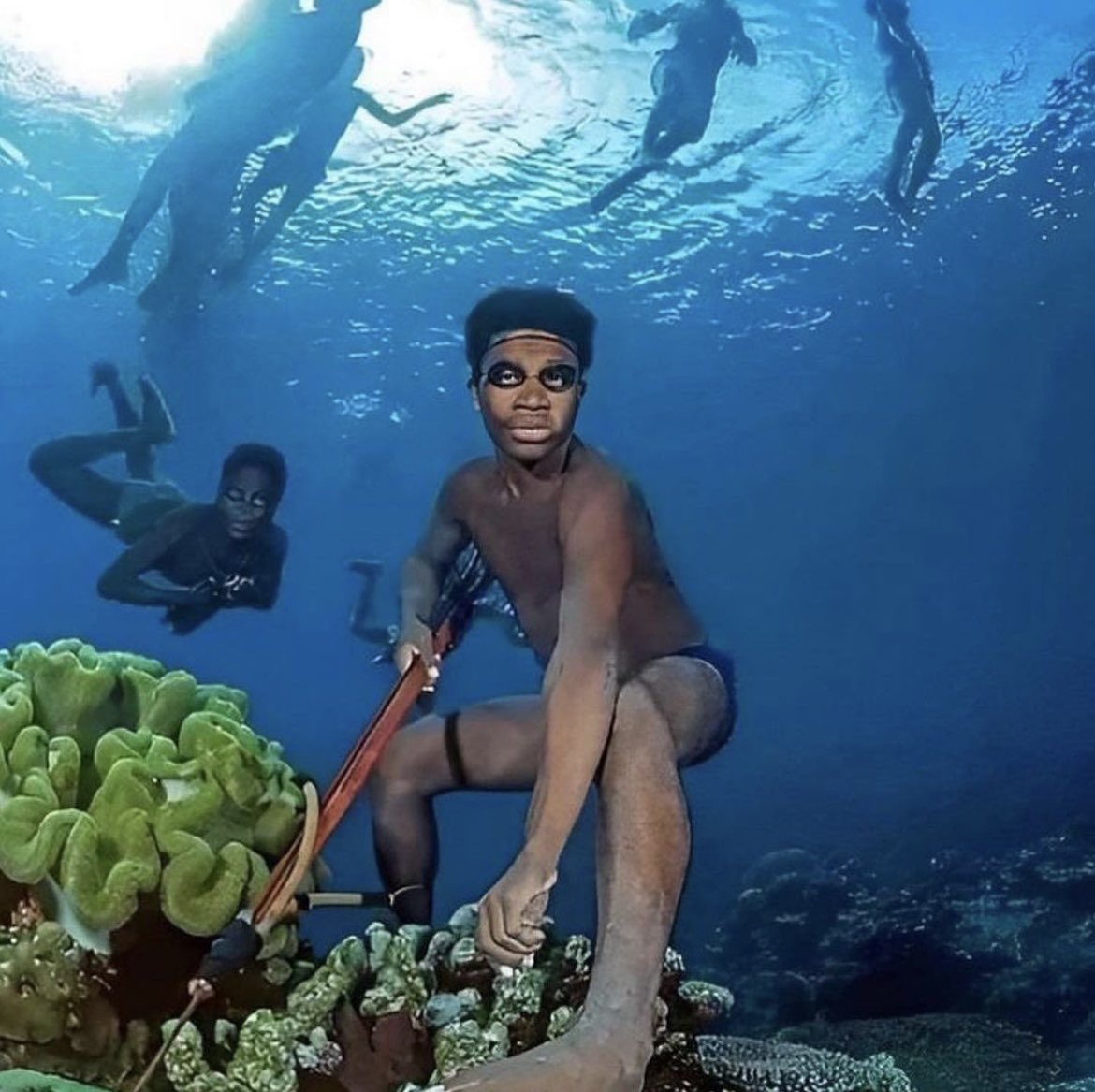 lavidadeciencia's tweet photo. Los "nómadas del mar" Bajau
La tribu Bajau procede de la región de las islas Sulu, en el sur de Filipinas. A menudo se les llama "nómadas del mar", ya que se ganan la vida exclusivamente con la generosidad del mar.
Son la tribu de los mejores buceadores libres del mundo. #Cdlv https://t.co/sLG0Exfz1e