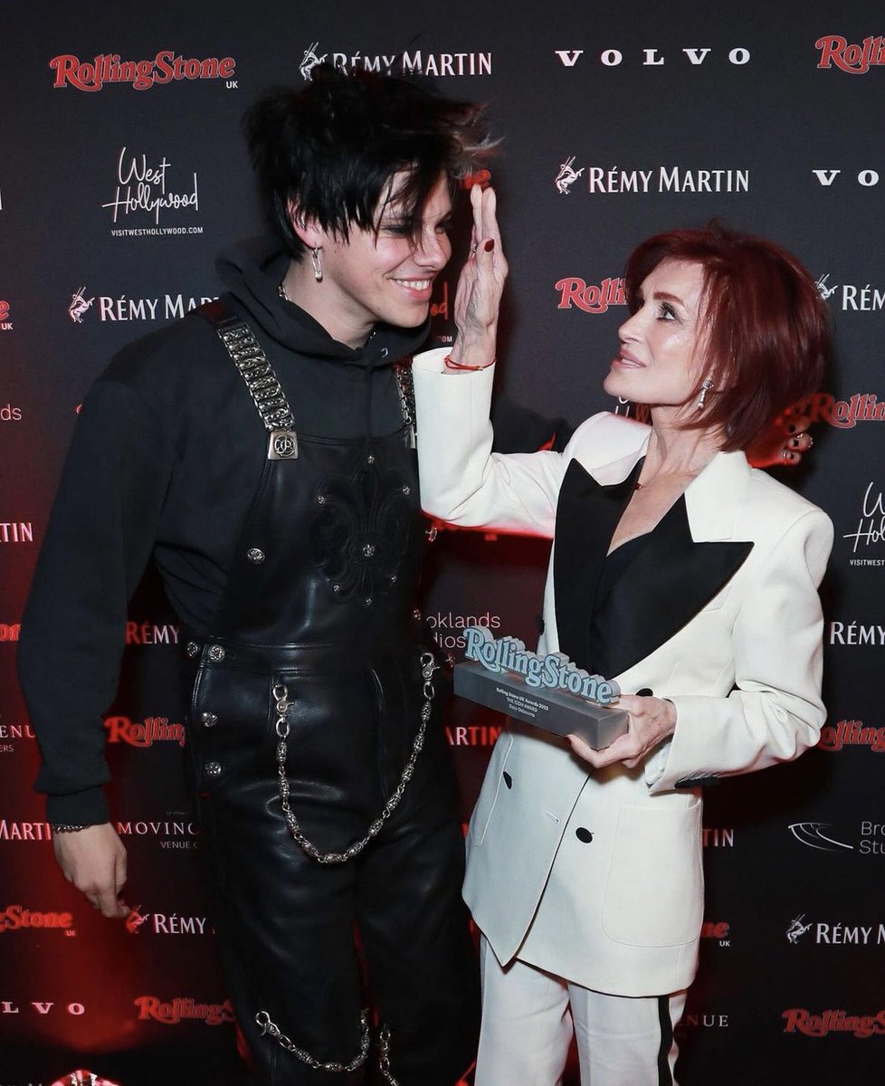 yungblud's tweet photo. i 🖤 live music. 
i 🖤 ozzy osbourne. 
fank u @RollingStoneUK for the metal. 🧷🧷🧷 https://t.co/NnWayfBndB