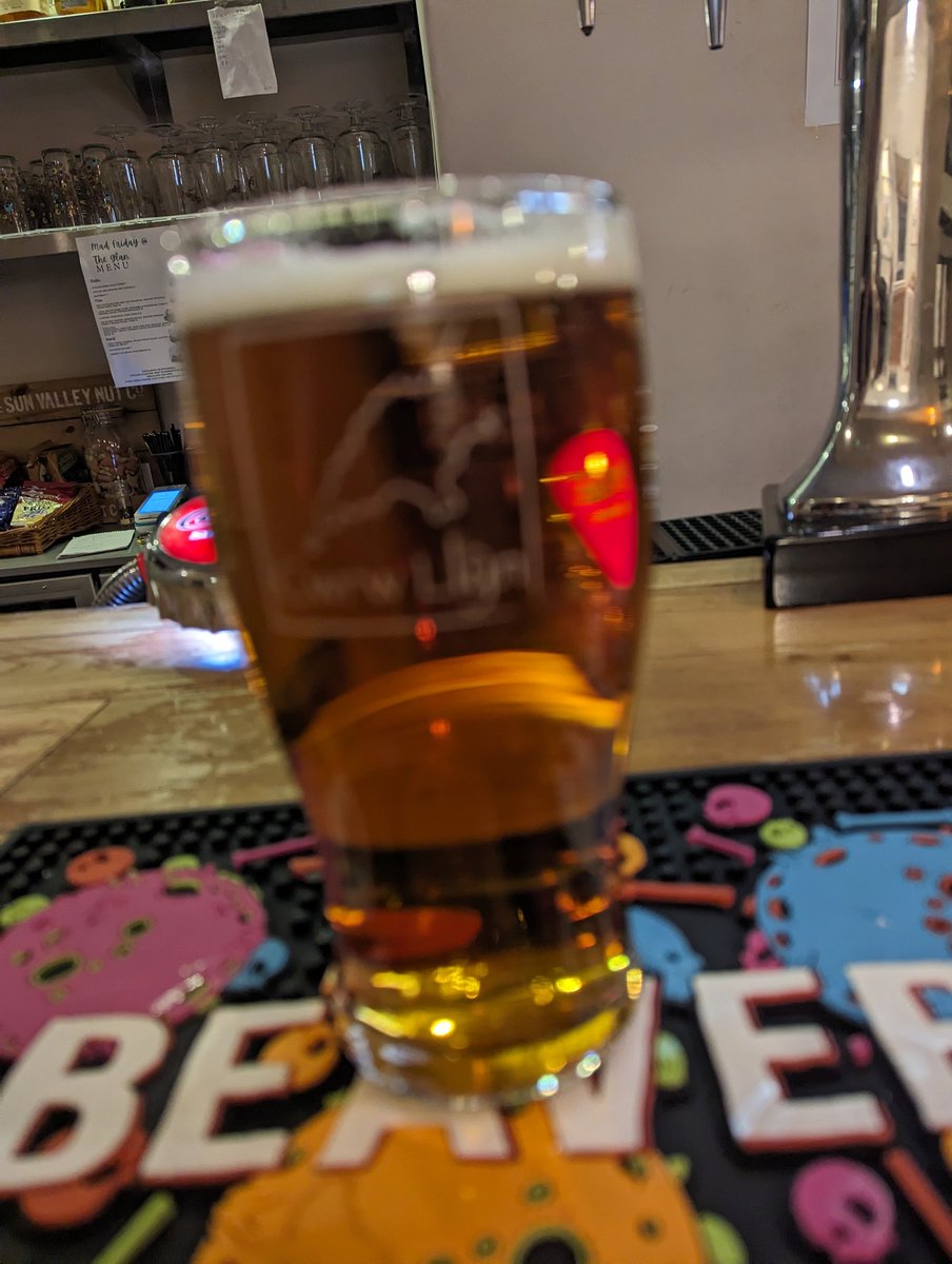 PubsCymru's tweet image. Peint da o #PorthNeigwl gan @CwrwLlyn yn y #GlanyrAfon #Pennal Mynd lawr yn arbennig o dda 👍 
Y gymuned wedi achub y dafarn a hyfryd clywed gymaint o Gymraeg oddi fewn 👍 🍺🍺🍺🍺