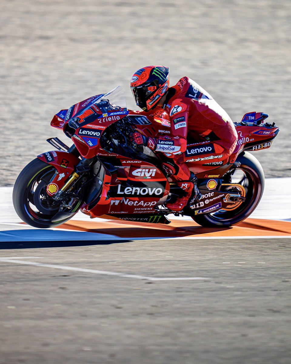 PeccoBagnaia's tweet photo. #ValenciaGP 🇪🇸 

Day one: P15 (1’29”801) +0.6 

Friday night office overtime 😅 
#Go1Free https://t.co/8CWfKPyN76