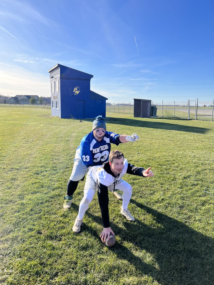 garrettgob33's tweet photo. TURKEY BOWL DUB! 🦃 🏈 
Offensive Stats 
69/72 3 drops not on the QB 
42 Rushing Yards 
15 passing TDS all out of T formation  
Defensive Stats 
1 Int 
6PBU 
1 year of eligibility left  @MSU_Football @AlabamaFTBL https://t.co/iqyiaNKAQU