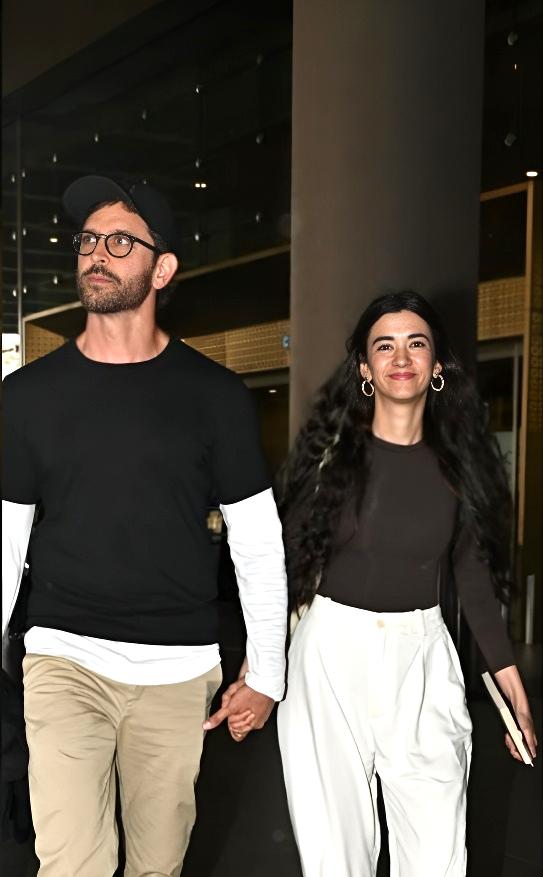 TeamHrithik_'s tweet image. #HrithikRoshan and #SabaAzad Spotted at Mumbai Airport!
