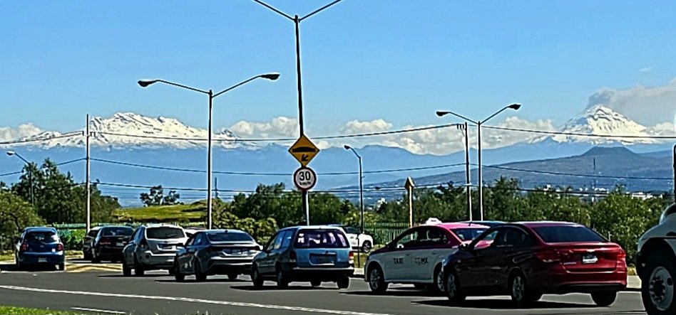 No, no es Suiza.
SON EL POPO Y EL IZTA en un cielo increíblemente despejado con vista desde el sur de la CDMX 😱❤️